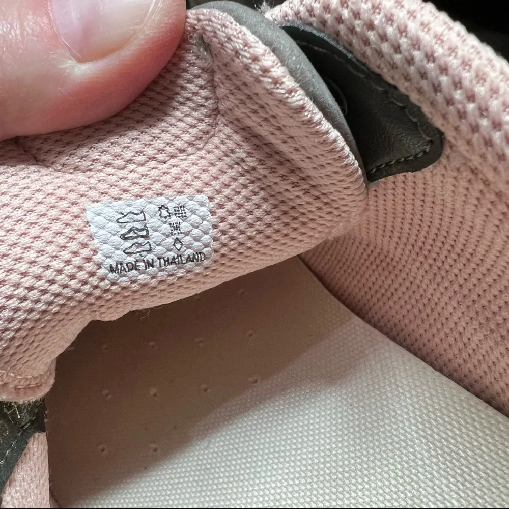 ECCO‎ Women's Casual Sneakers 7 7.5 M 38 Gray Taupe Suede Pink Leather Shoes EUC
